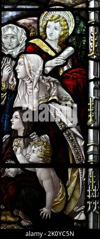 Detail eines Buntglasfensters von Percy Bacon & Brothers, das Christuskinder darstellt, Kirche St. Wenna, St. Wenn, Cornwall Stockfoto