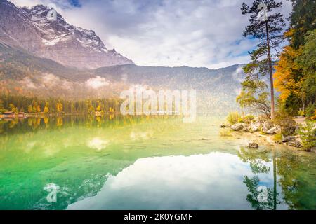 Eibsee mit Zugspitze, deutsche Alpen, Bayern, Deutschland Stockfoto