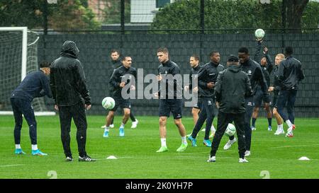 Die Abbildung zeigt eine Trainingseinheit des belgischen Fußballteams KAA Gent, Mittwoch, 14. September 2022 in Gent, zur Vorbereitung des morgigen Spiels gegen das irische Team Shamrock Rovers am zweiten Tag der Gruppenphase der UEFA Europa Conference League. BELGA FOTO JAMES ARTHUR GEKIERE Stockfoto