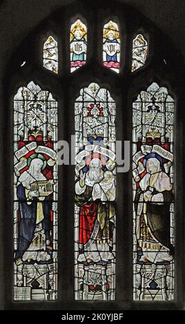 Buntglasfenster von Percy Bacon & Brothers mit Darstellung der Präsentation für Simeon im Tempel, Kirche St. Ladoca, Ladock, Cornwall Stockfoto