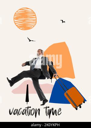 Collage zeitgenössischer Kunst. Glücklicher und aufgeregt älterer Mann mit Koffer laufen zu reisen. Urlaubszeit Stockfoto