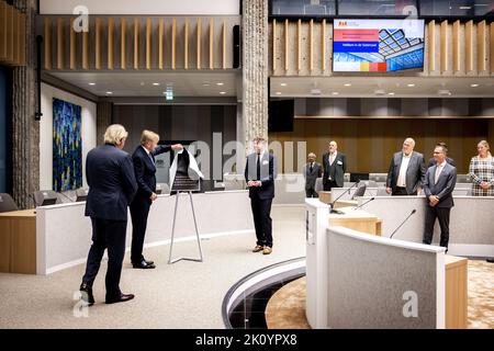 2022-09-14 15:20:10 DEN HAAG - König Willem-Alexander während der Wiedereröffnung des renovierten Hauptgebäudes der Provinzregierung von Südholland. Ausgangspunkt der Renovierung waren Kreislaufwirtschaft, Nachhaltigkeit, Innovation und Transparenz. ANP RAMON VAN FLYMEN niederlande Out - belgien Out Stockfoto