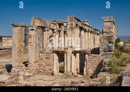 Latrinen in der griechischen archäologischen Stätte Hierapolis Pamukkale, Pamukkale, Denizli, Türkei Stockfoto