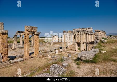 Latrinen in der griechischen archäologischen Stätte Hierapolis Pamukkale, Pamukkale, Denizli, Türkei Stockfoto