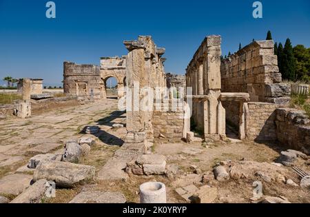 Latrinen in der griechischen archäologischen Stätte Hierapolis Pamukkale, Pamukkale, Denizli, Türkei Stockfoto