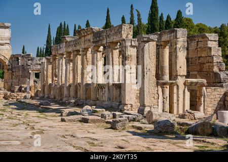 Latrinen in der griechischen archäologischen Stätte Hierapolis Pamukkale, Pamukkale, Denizli, Türkei Stockfoto