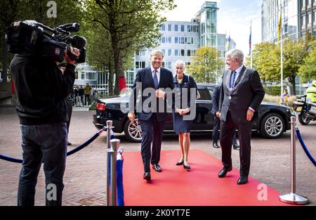 2022-09-14 14:30:22 DEN HAAG - König Willem-Alexander während der Wiedereröffnung des renovierten Hauptgebäudes der Provinzregierung von Südholland. Ausgangspunkt der Renovierung waren Kreislaufwirtschaft, Nachhaltigkeit, Innovation und Transparenz. ANP RAMON VAN FLYMEN niederlande Out - belgien Out Stockfoto