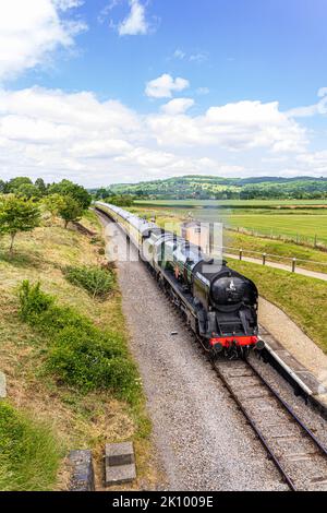 Dampflokomotive 35006 Peninsular & Oriental S. N.Co (SR 21C6 & BR 35006) vorbei an Hailes Abbey Halt auf der Gloucestershire & Warwickshire Railway 6/7/22 Stockfoto