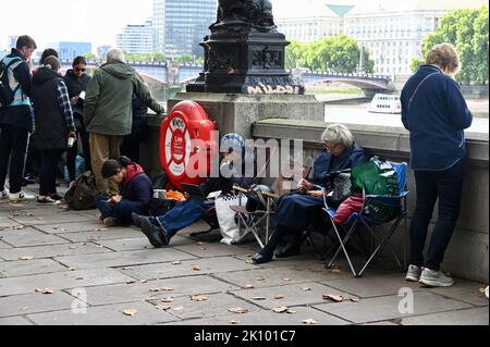 London, Großbritannien. 14.. September 2022. London, Großbritannien. Die Schlange, um Queen Elizabeth II. In der Westminster Hall zu sehen, lief entlang des Albert Embankment zum Southwark Park. Kredit: michael melia/Alamy Live Nachrichten Stockfoto