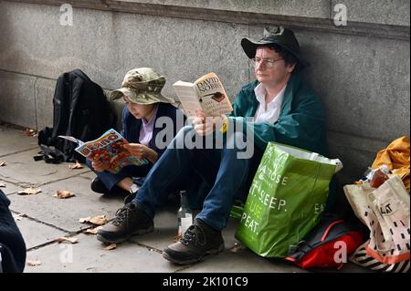 London, Großbritannien. 14.. September 2022. London, Großbritannien. Die Schlange, um Queen Elizabeth II. In der Westminster Hall zu sehen, lief entlang des Albert Embankment zum Southwark Park. Kredit: michael melia/Alamy Live Nachrichten Stockfoto