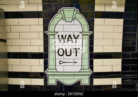 Schild „London Underground Way Out“ Stockfoto