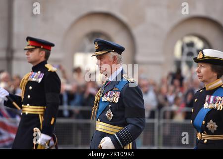 London, England, Großbritannien. 14. September 2022. KÖNIG CHARLES III. Und seine Geschwister gingen hinter den Sarg der Königin in Whitehall, als er auf einer Waffenkutsche vom Buckingham Palace bei der Feierlichen Prozession der Königin getragen wurde. (Bild: © Thomas Krych/ZUMA Press Wire) Bild: ZUMA Press, Inc./Alamy Live News Stockfoto