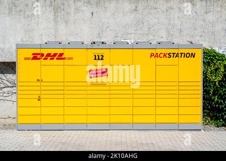 DHL Packstation, Abholung und Rückgabe von DHL-Paketen, Stockfoto