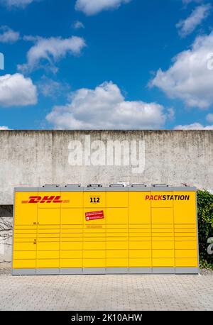 DHL Packstation, Abholung und Rückgabe von DHL-Paketen, Stockfoto