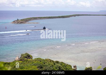 Apra Harbor, Usa. 15. Juli 2022. Das Schnellangriff-U-Boot USS Seawolf der US Navy der Seawolf-Klasse kommt am 15. Juli 2022 zu einem Hafenbesuch in Aprahafen, Guam, an. Kredit: MC2 Zachary Grooman/U.S. Navy/Alamy Live News Stockfoto