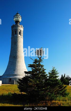 Der Veterans war Memorial Tower steht auf dem Gipfel des Mt Greylock, dem höchsten Punkt in Massachusetts in den Berkshire Mountains Stockfoto