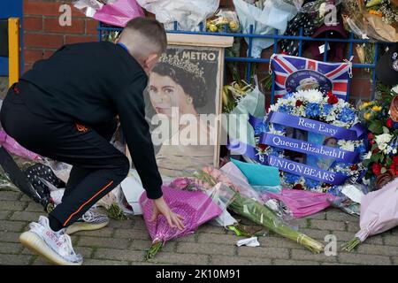 Tribute in der Nähe des Ibrox Stadions, Glasgow, nach dem Tod von Königin Elizabeth II. Am Donnerstag, dem 8. September 2022. Bilddatum: Mittwoch, 14. September 2022. Stockfoto