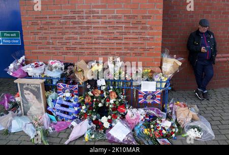 Tribute in der Nähe des Ibrox Stadions, Glasgow, nach dem Tod von Königin Elizabeth II. Am Donnerstag, dem 8. September 2022. Bilddatum: Mittwoch, 14. September 2022. Stockfoto
