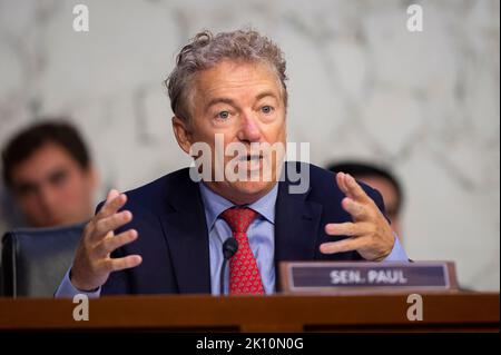 Der US-Senator Rand Paul (Republikaner von Kentucky) stellt Anthony Fauci, MD, Direktor des National Institute of Allergy and Infectious Diseases, National Institutes of Health, während eines Senatsausschusses für Gesundheit, Bildung, Arbeit, Und Pensions Hearing, um zu untersuchen, wie die Ausbreitung von Monkeypox gestoppt werden kann, wobei der Schwerpunkt auf der Reaktion des Bundes liegt, am Mittwoch, den 14. September 2022 im Hart Senate Office Building in Washington, DC. Kredit: Rod Lamkey/CNP /MediaPunch Stockfoto