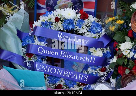 Tribute in der Nähe des Ibrox Stadions, Glasgow, nach dem Tod von Königin Elizabeth II. Am Donnerstag, dem 8. September 2022. Bilddatum: Mittwoch, 14. September 2022. Stockfoto
