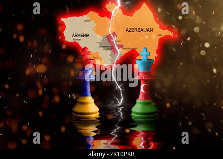 armenische und aserbaidschanische Flaggen übermalen den Schachkönig. 3D Abbildung. armenien aserbaidschan umstrittene Territoriumskarte dahinter. Stockfoto