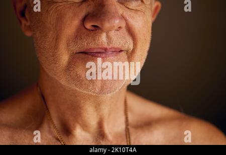 Foto eines unberasierten Bartes eines älteren Mannes Stockfoto