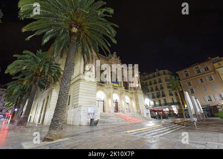 Toulon Opera Theatre ist das zweitgrößte Opernhaus in Frankreich und befindet sich im historischen Zentrum von Toulon. Stockfoto