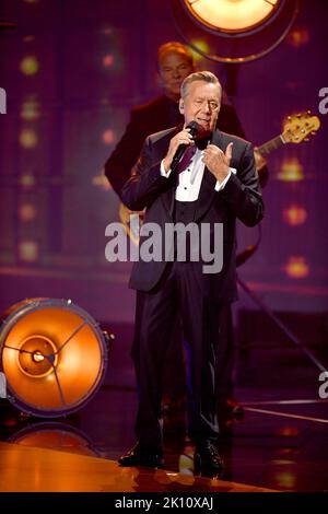 Köln, Deutschland. 14. September 2022. Sänger Roland Kaiser tritt bei den Deutschen Fernsehpreisen 2022 auf. Die zweitägige Verleihung des Deutschen Fernsehpreises geht mit einer Primetime-Show weiter. Quelle: Marius Becker/dpa/Alamy Live News Stockfoto