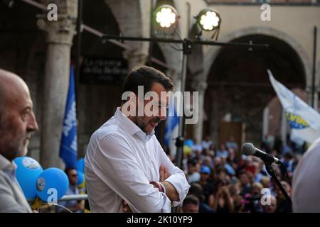 Italien, Region Marken, Ascoli Piceno, 14. September 2022 - Chiosco di San Francesco, Nationalwahlen 2022 - Matteo Salvini, Vorsitzender der politischen Partei Lega, trifft Bürger, Kandidaten und Regionalräte. Am 25. September werden in Italien politische Wahlen stattfinden | Quelle: Andrea Vagnoni/Alamy Live News Stockfoto