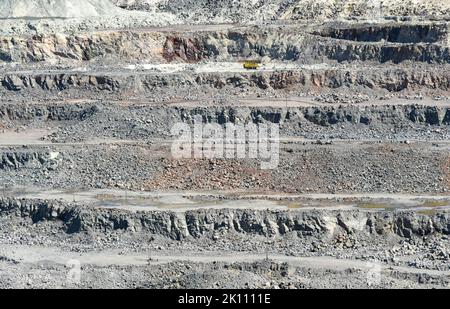 Nähte in einem großen Bergbaubruch. Stockfoto