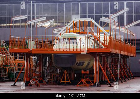 Prozess der Montage von Flugzeugen in der Fabrik Stockfoto