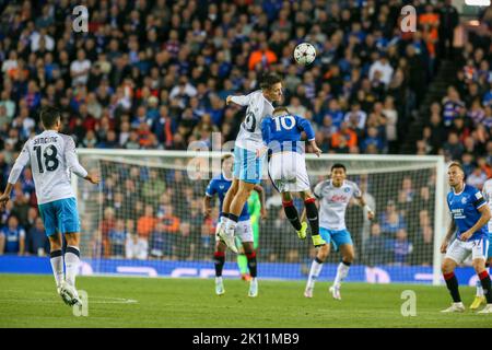 14. September 2022, Glasgow, Großbritannien. Der FC Rangers spielte den FC Napoli im Ibrox-Stadion der Rangers, Glasgow, Schottland, Großbritannien, in der Champions League Group Stage. Der Schiedsrichter von Antonio Maten Lahoz aus Spanien. Kredit: Findlay / Alamy Live Nachrichten Stockfoto