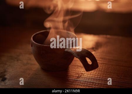 Holzbecher kuksa traditionelle samische Handwerk Stockfoto