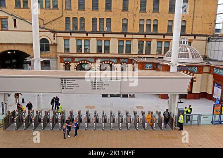 Ticketgates, Halle am Victoria Station Approach, Manchester, England, UK, M3 1WY Stockfoto