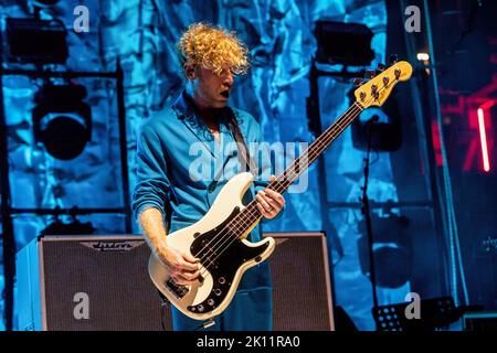 Mailand, Italien. 14. September 2022. James Johnston von der schottischen Rockband Biffy Clyro tritt live bei Carroponte auf. Kredit: SOPA Images Limited/Alamy Live Nachrichten Stockfoto