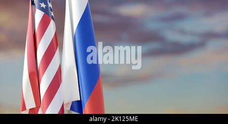 Beziehungen zwischen Russland und den USA. US-amerikanische und russische Flaggen auf Mast, wolkig, Hintergrund, 3D Render Stockfoto