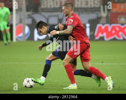 Robert Andrich von Bayer Leverkusen und Joao Felix von Bayer Leverkusen während des UEFA Champions League, Gruppe-B-Fußballspiels zwischen Bayer Leverkusen und Atletico Madrid am 13. September 2022 in der BayArena in Leverkusen, Deutschland - Foto Laurent Lairys / DPPI Stockfoto