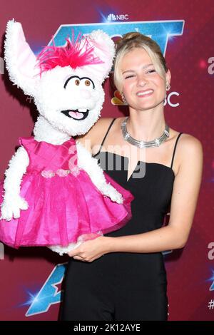 Pasadena, CA. 14. September 2022. Darci Lynne Farmer, Petunia bei der Ankunft für AMERICA'S BEKAM TALENT (AGT) Saison 17 Finale, Sheraton Pasadena Hotel, Pasadena, CA 14. September 2022. Kredit: Priscilla Grant/Everett Collection/Alamy Live Nachrichten Stockfoto