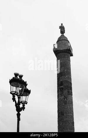 Paris, Frankreich. Colonne Vendôme (Die Vendome-Säule). Place Vendome Architecture. Stockfoto