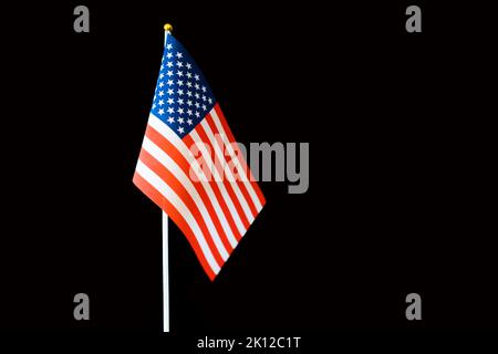flagge der vereinigten Staaten isoliert auf schwarzem Hintergrund mit Beschneidungspfad. Flaggensymbole der usa Stockfoto