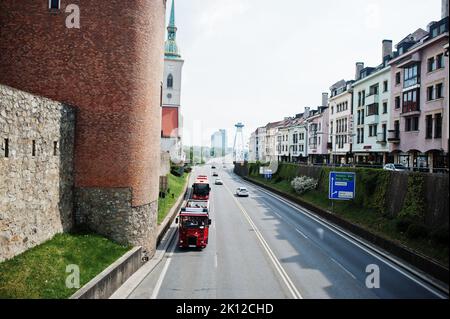 Bratislava, Slowakei - 08. Mai 2022: Straße der Ansicht Bratislava, Slowakei. Stockfoto