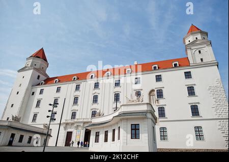 Bratislava, Slowakei - 08. Mai 2022: Ansicht der Burg Bratislava, Slowakei Stockfoto