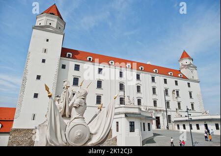 Bratislava, Slowakei - 08. Mai 2022: Ansicht der Burg Bratislava, Slowakei Stockfoto