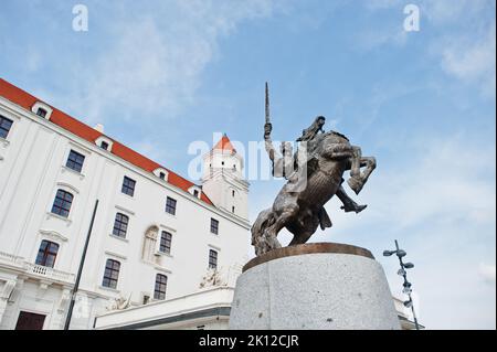 Bratislava, Slowakei - 08. Mai 2022: Ansicht der Burg Bratislava, Slowakei Stockfoto