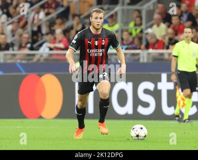 Mailand september 14 2022 G. Meazza Stadium UEFA Champions League 2022/23 AC Mailand Dinamo Zagabria auf dem Foto :Tommaso Pobega Antonio Saia Kredit: Christian Santi/Alamy Live News Stockfoto