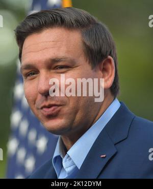 BOCA RATON, FL - November 04: Ron DeSantis, Rudy Giuliani und Attorney General Pam Bondi in Boca Raton am 4. November 2018 in Boca Raton, Florida. Personen: Ron DeSantis Stockfoto