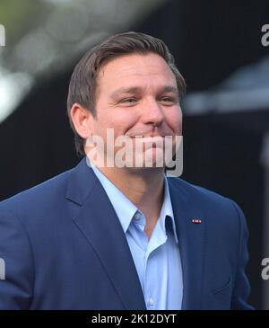 BOCA RATON, FL - November 04: Ron DeSantis, Rudy Giuliani und Attorney General Pam Bondi in Boca Raton am 4. November 2018 in Boca Raton, Florida. Personen: Ron DeSantis Stockfoto