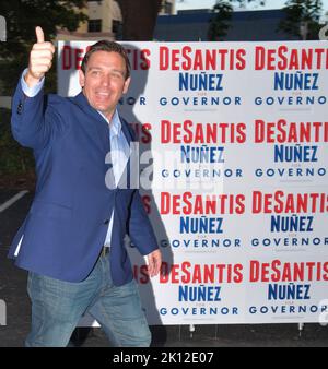 BOCA RATON, FL - November 04: Ron DeSantis, Rudy Giuliani und Attorney General Pam Bondi in Boca Raton am 4. November 2018 in Boca Raton, Florida. Personen: Ron DeSantis Stockfoto