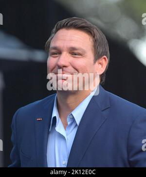 BOCA RATON, FL - November 04: Ron DeSantis, Rudy Giuliani und Attorney General Pam Bondi in Boca Raton am 4. November 2018 in Boca Raton, Florida. Personen: Ron DeSantis Stockfoto