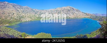 Panorama des größten Süßwassersees Kournas auf Kreta, Griechenland Stockfoto